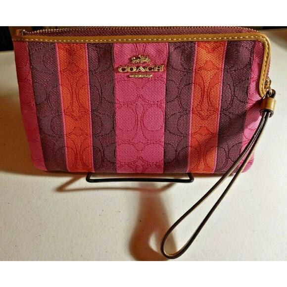 Coach LARGE CORNER ZIP WRISTLET IN SIGNATURE JACQUARD WITH STRIPES NWT $118 - Picture 1 of 12